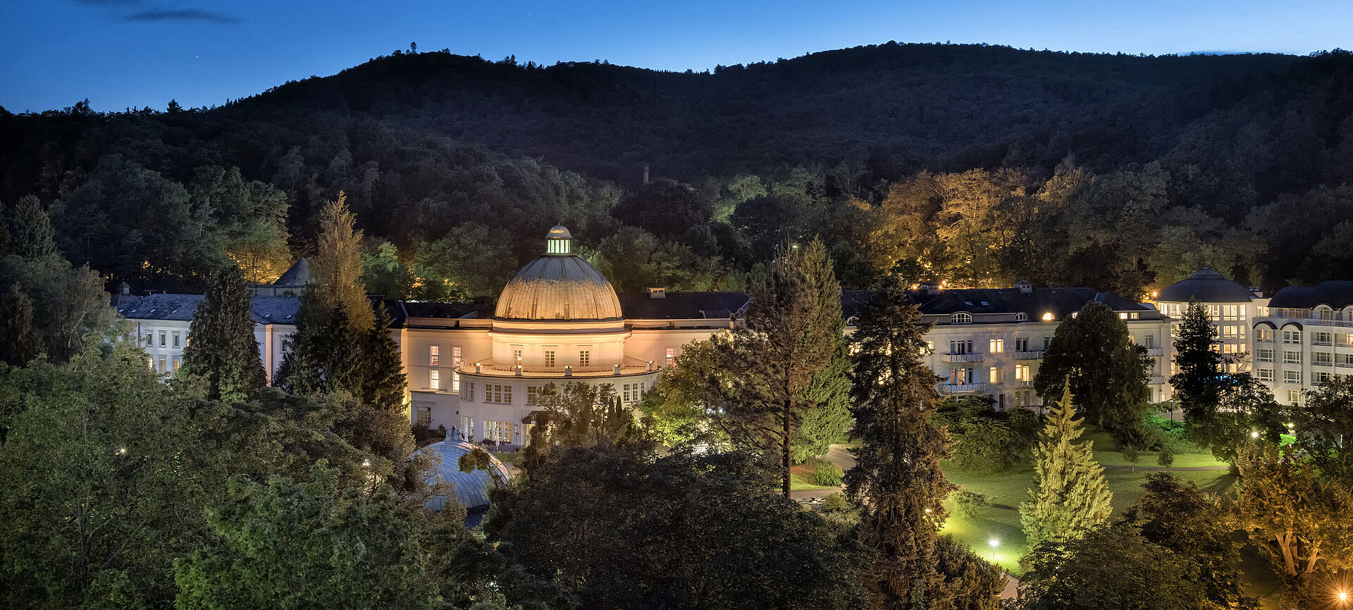 Außenansicht bei Nacht | Maritim Hotel Bad Wildungen