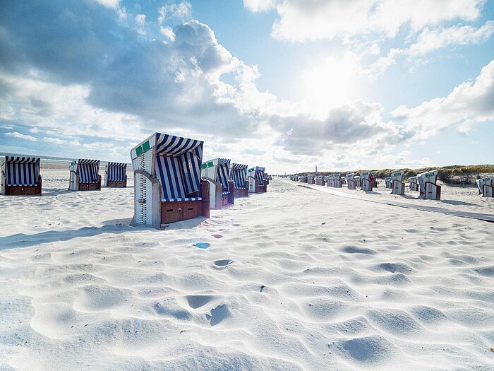 Strand mit Strandkörben
